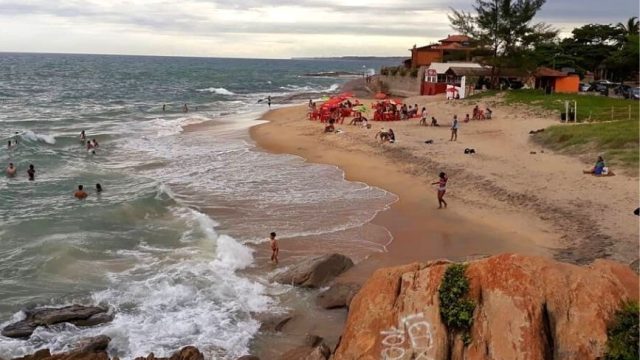 Praia da Cruz: tradição, beleza natural e história viva em Marataízes